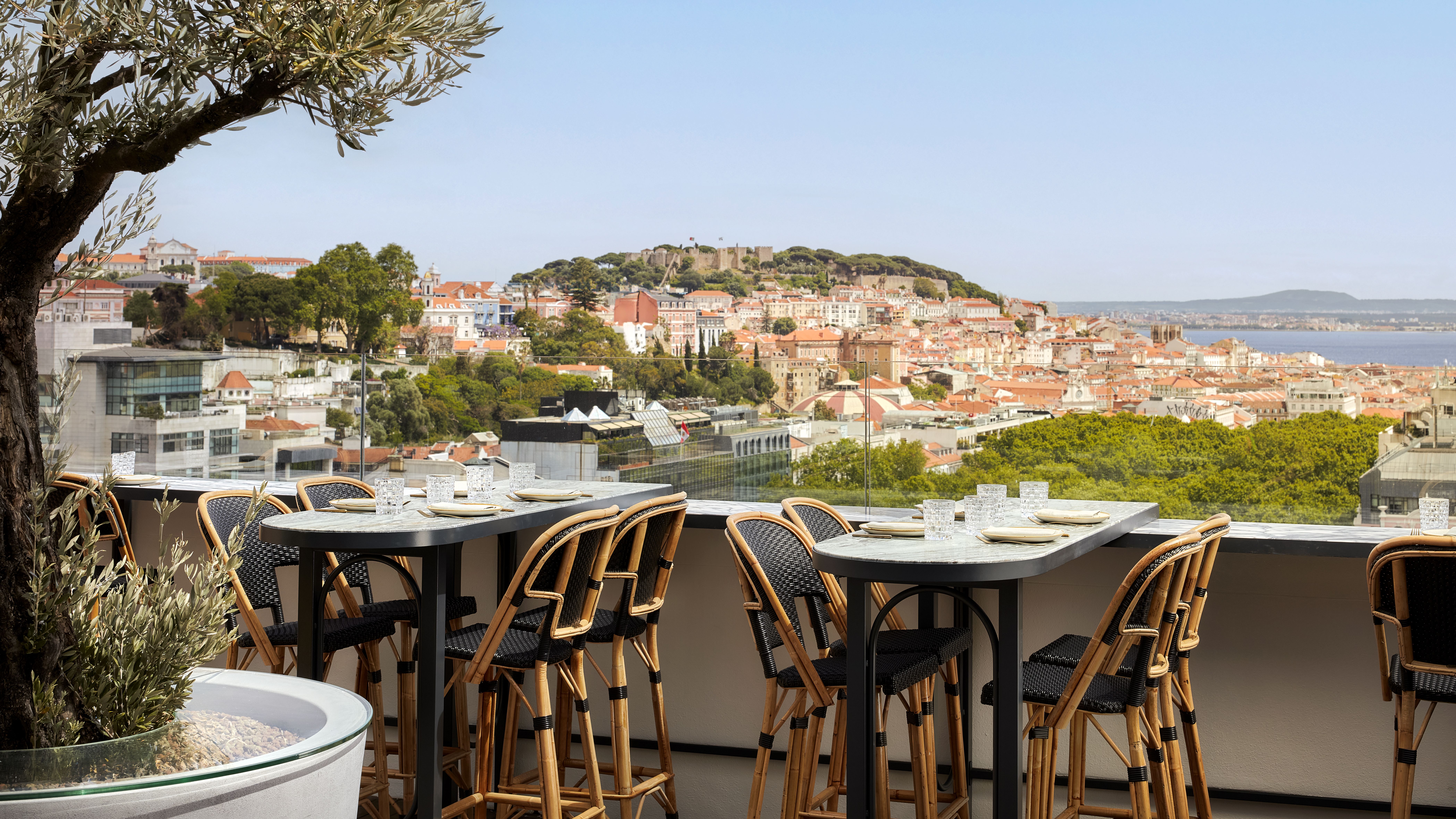 SEEN Sky Bar em Lisboa - Preços, menu, morada, reserva e avaliações do  restaurante | TheFork