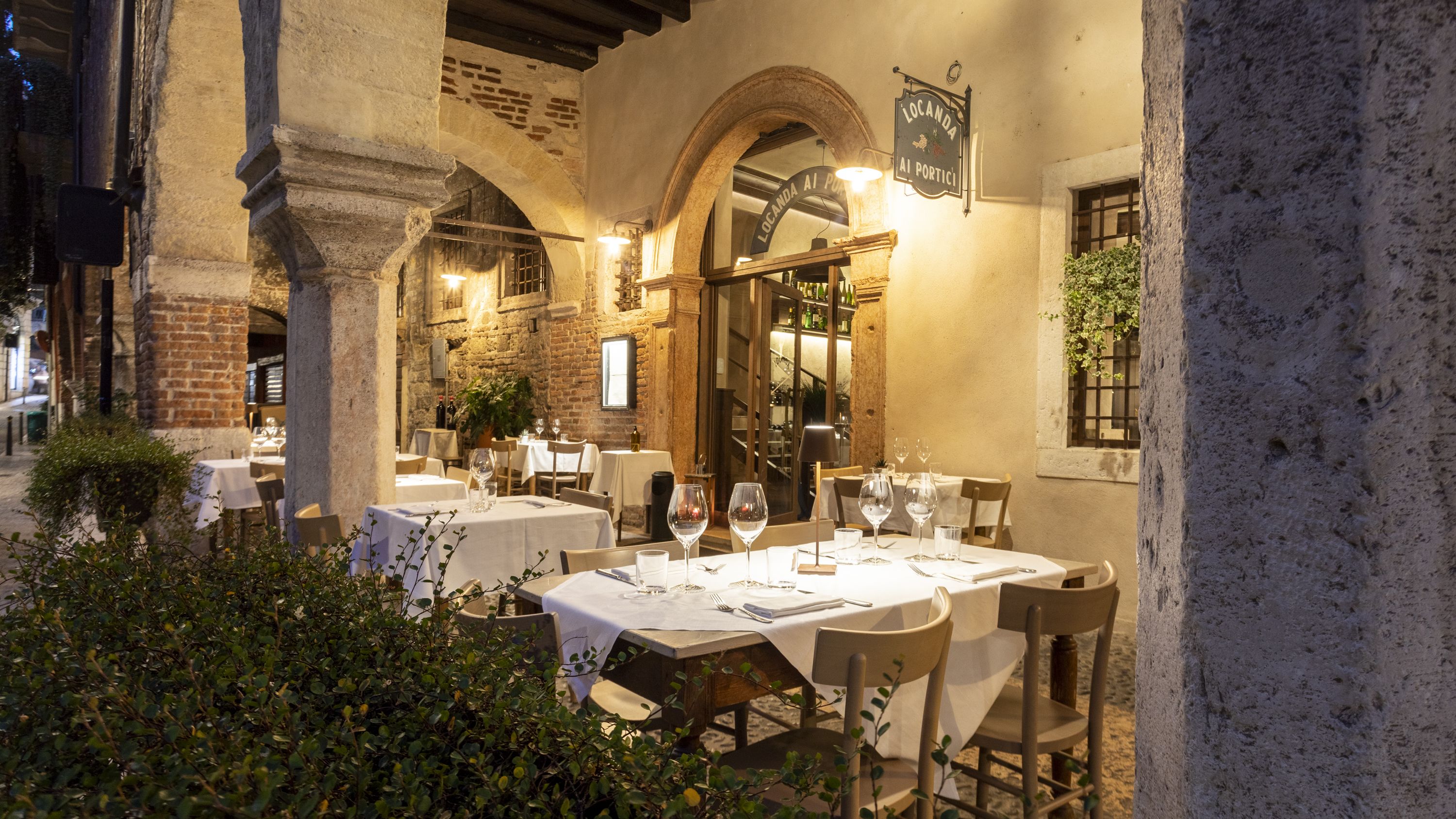 Sono aperte le prenotazioni per il Pranzo di Natale 🎄 🎅🏻 Verrà proposto  un Menù Natalizio a € 65 per persone, e una piccola Carta… Per tavoli  superiori a 10 persone, abbiamo, image size:3000x1688