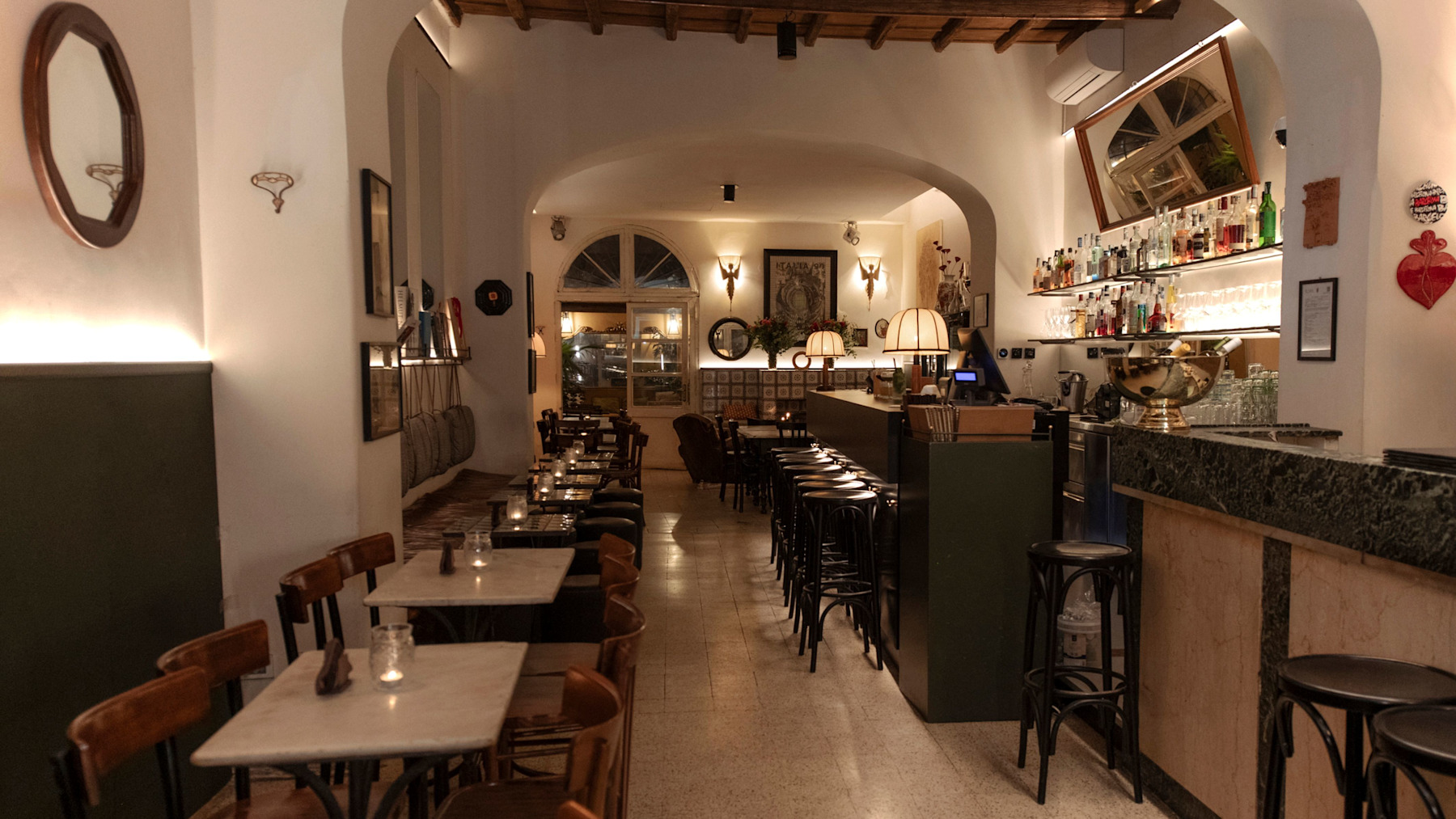 Cocktail al banco di Antica Latteria