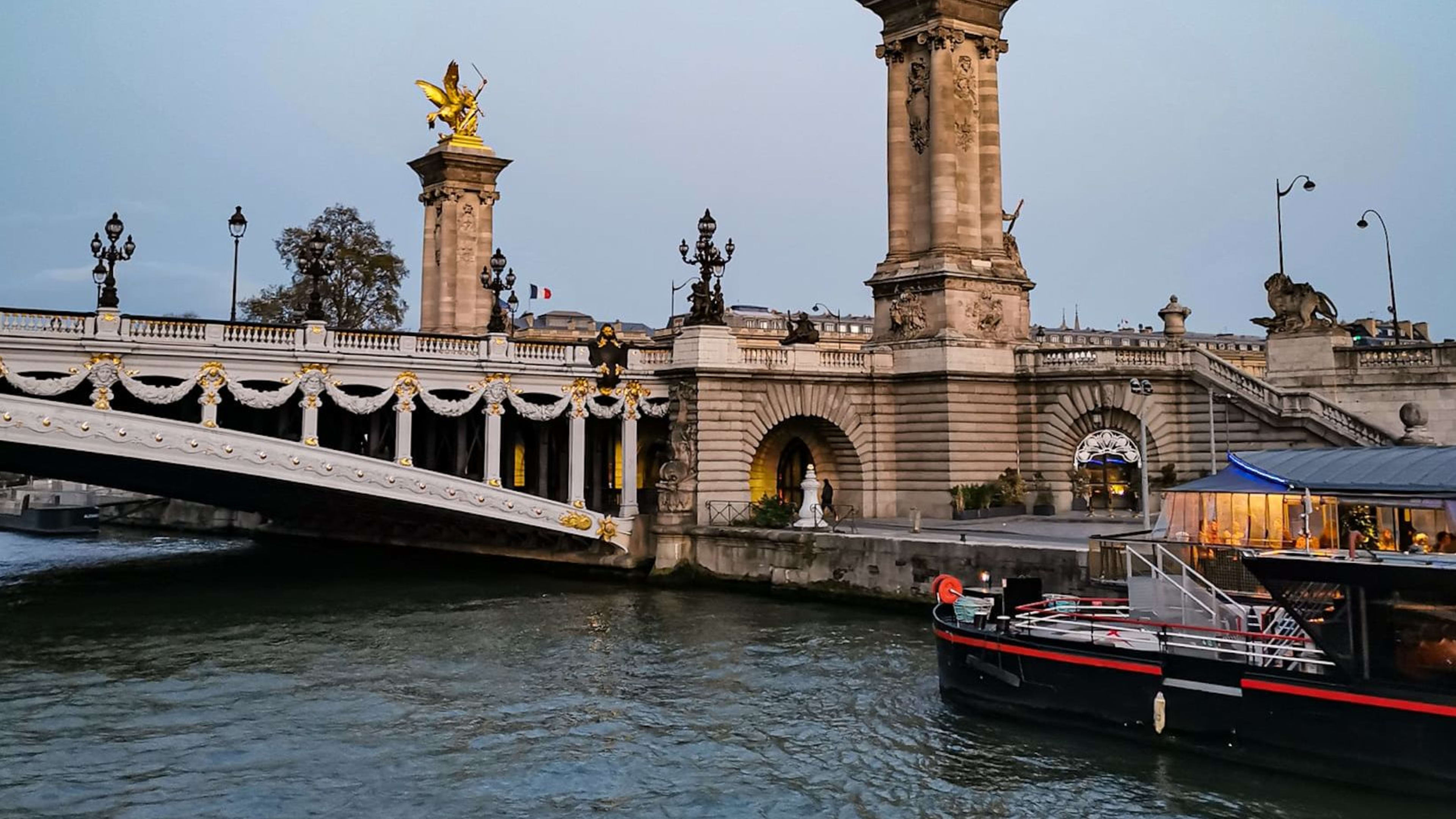 Best waterfront restaurants near me