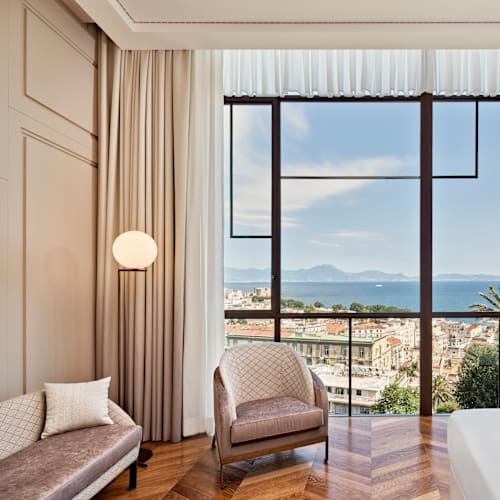THE NIQ BAR & RESTAURANT, Napoli