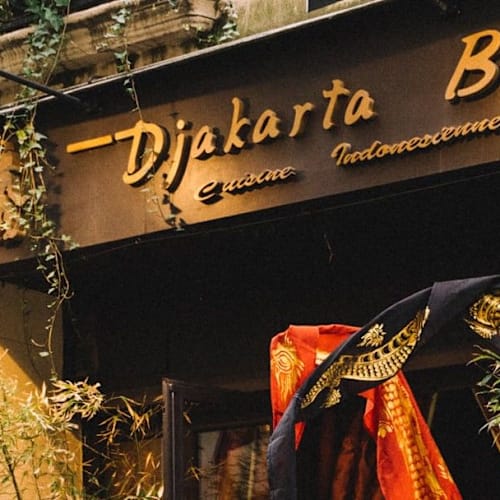 Djakarta Bali, Paris