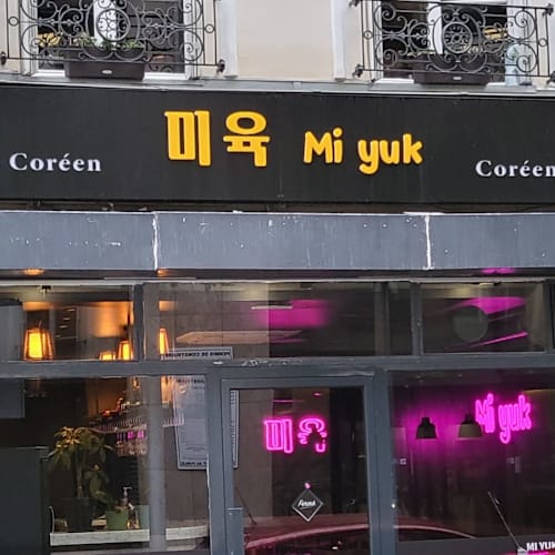 Mi Yuk, Paris