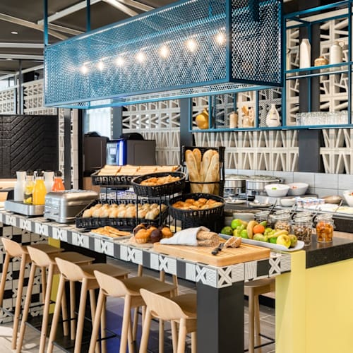 Kitchen & Bar at Courtyard By Marriott Paris Créteil, Créteil