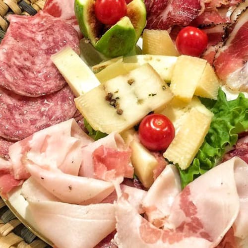 Jimmy'z Bar & Food, Varzi