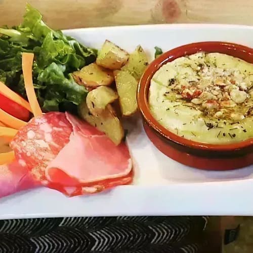 On N'en Fait Pas Tout Un Fromage!, Villefranche-sur-Saône