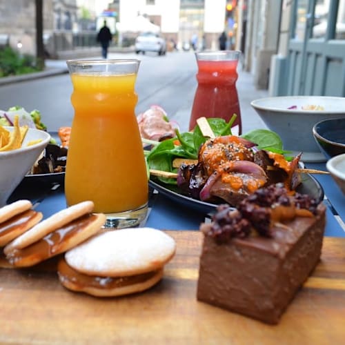 ISANA, Paris