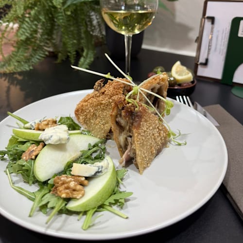 Living Garden Club, Quarto