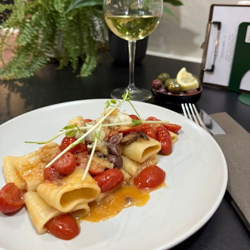 Living Garden Club, Quarto