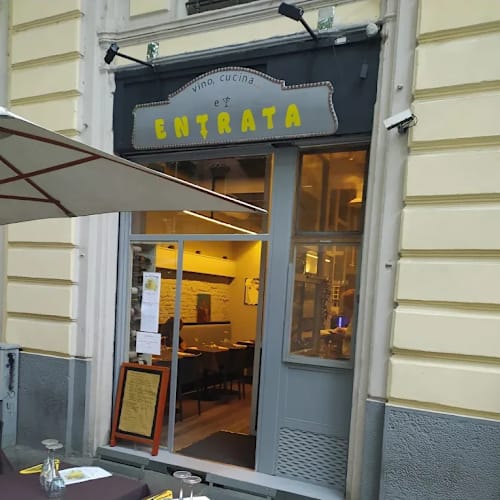 Entrata, Milano
