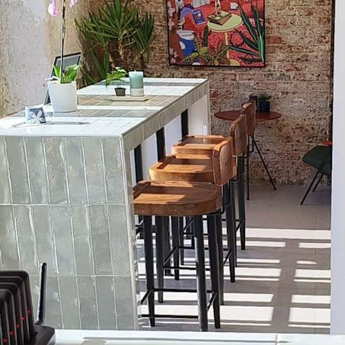 Okasia, Paris