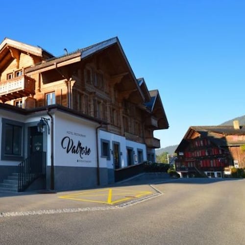 Le Café Valrose, Rougemont