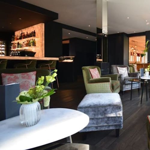 Le Café Valrose, Rougemont