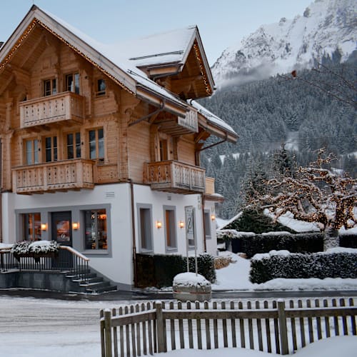 Le Café Valrose, Rougemont
