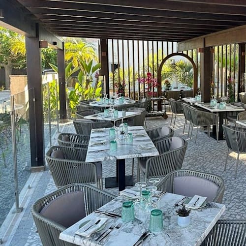 Yu Algarve by Victor Yu, Almancil