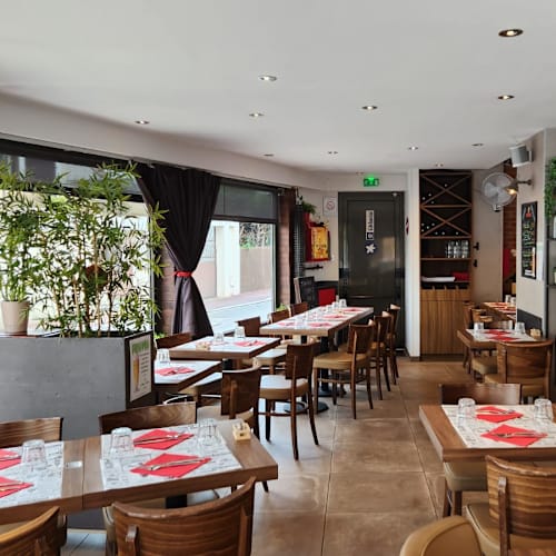 Cafe des Lilas, Clamart
