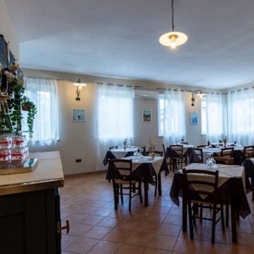 La Cicala e la Formica, Castelvecchio di Cómpito