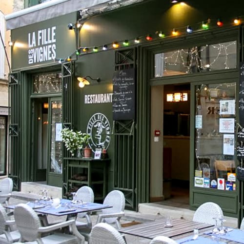 La Fille des Vignes, Uzès