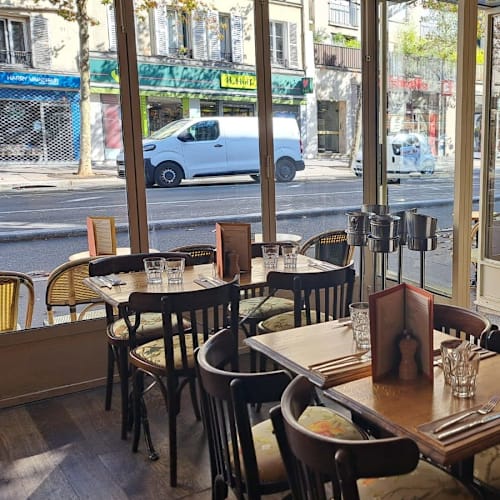 La Petite Place, Paris