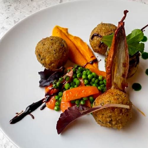 Kitchen and Bar by Courtyard Arcueil, Arcueil