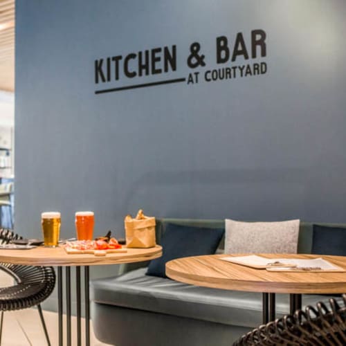 Kitchen and Bar by Courtyard Arcueil, Arcueil