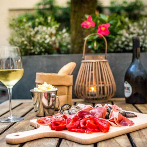 Kitchen and Bar by Courtyard Arcueil, Arcueil