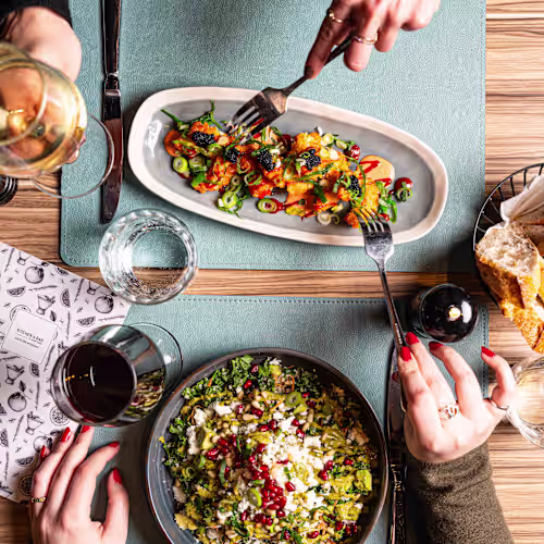 Kitchen and Bar by Courtyard Arcueil, Arcueil