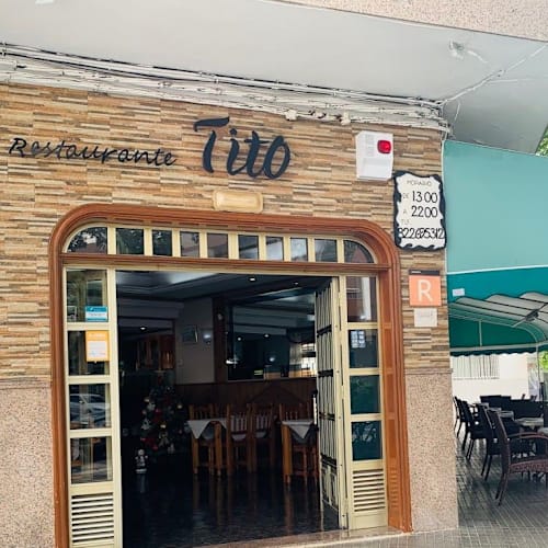 Tito, Los Abrigos