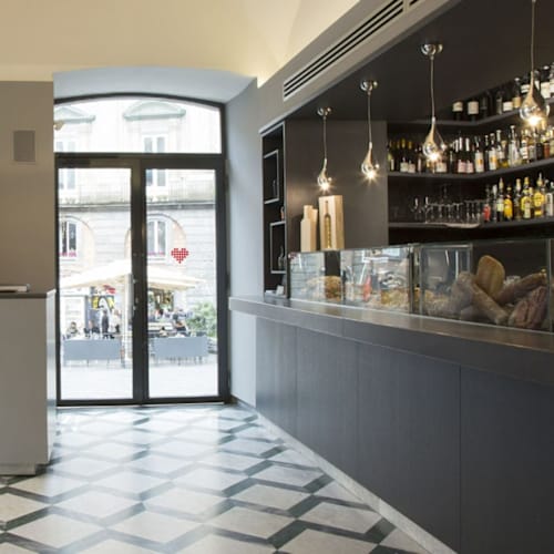Palazzo Petrucci Pizzeria, Napoli