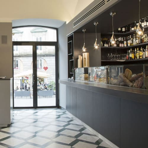 Palazzo Petrucci Pizzeria, Napoli