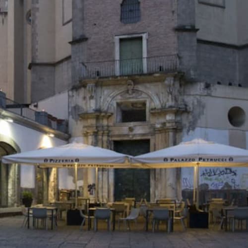 Palazzo Petrucci Pizzeria, Napoli