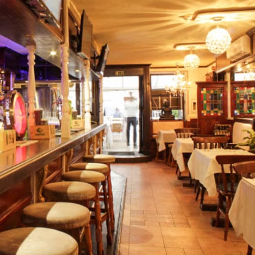 Chequers Bar & Restaurant, Cascais