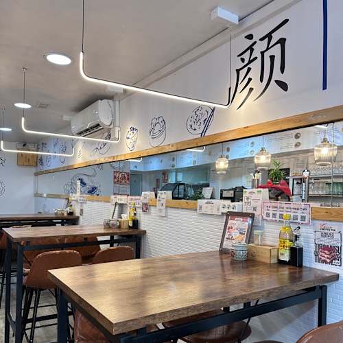 Crestes Yan, Barcelona