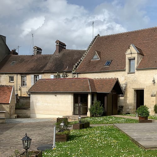 Auberge du jeu darc, Mello