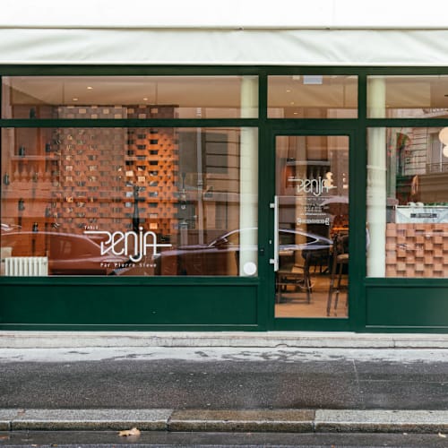 Table Penja, Paris
