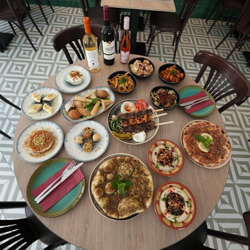 Mounira par Man'ouchy, Lausanne