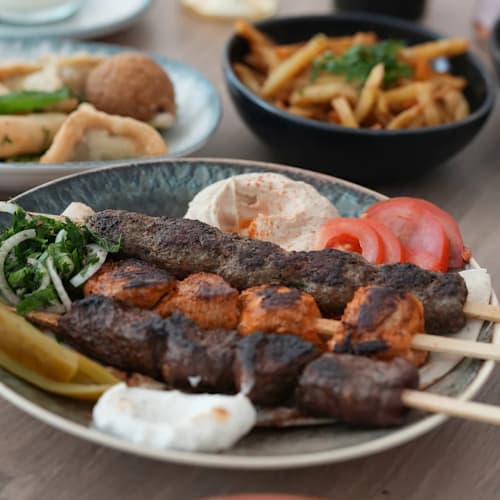 Mounira par Man'ouchy, Lausanne