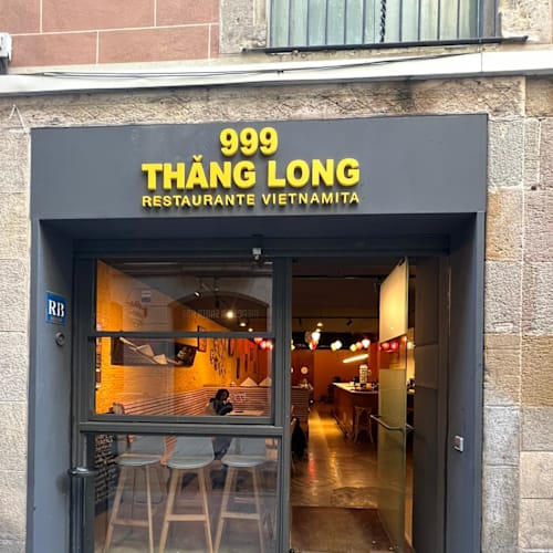 999 Thang Long, Barcelona