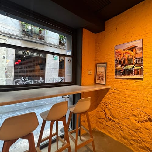 999 Thang Long, Barcelona