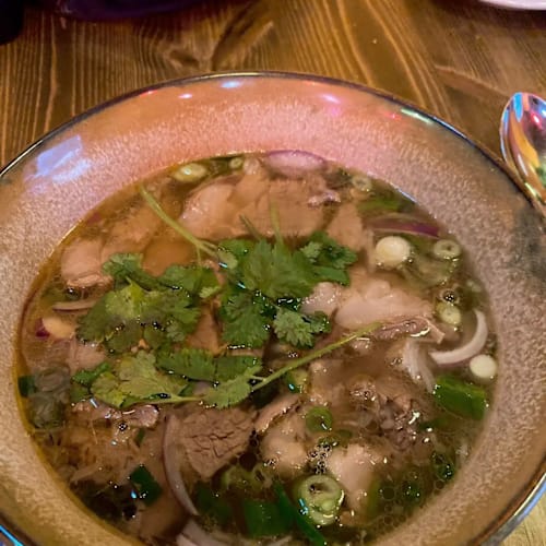 999 Thang Long, Barcelona