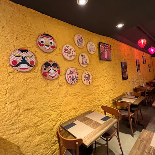 999 Thang Long, Barcelona