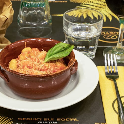 Gustus, Napoli