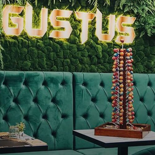 Gustus, Napoli