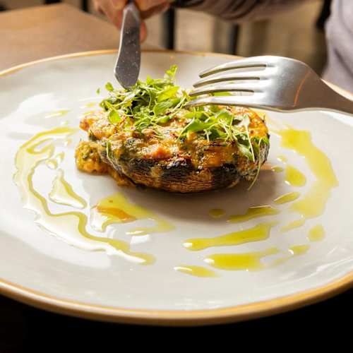 Nem Mais Nem Menos, Cascais