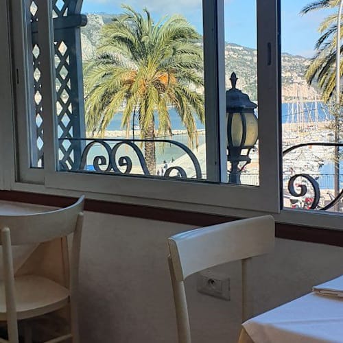 Tony, Menton