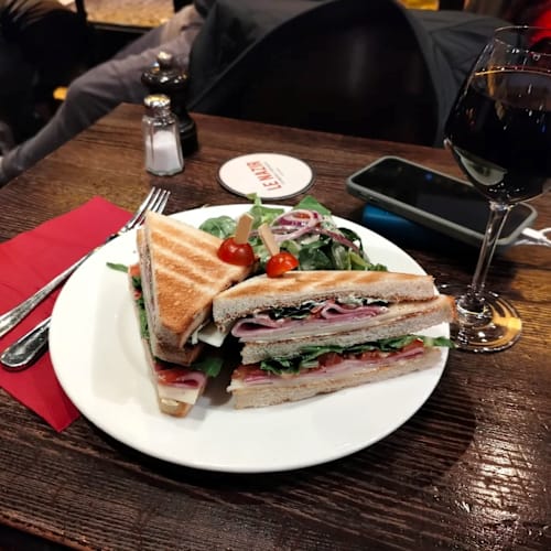 Le Nazir, Paris