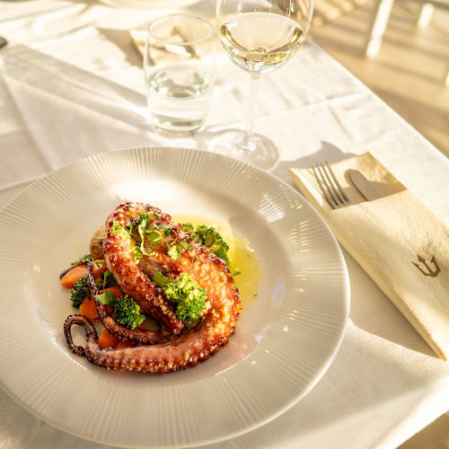 Nautk - Restaurant & Rooftop, Parede