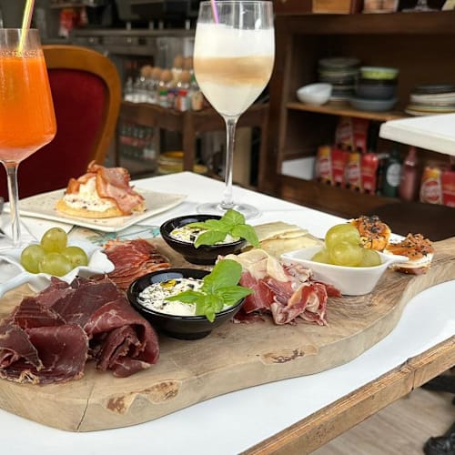 Café Montfalcon, Carouge
