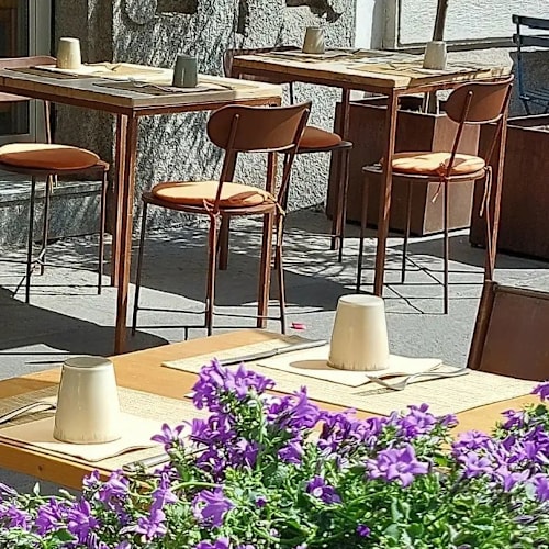 Hosteria, Milano