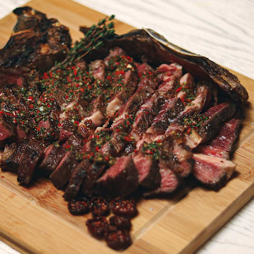 Come The Steakhouse, Benedita